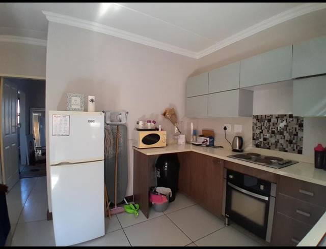 1 BEDROOM APARTMENT FOR SALE IN ROOIHUISKRAAL NORTH